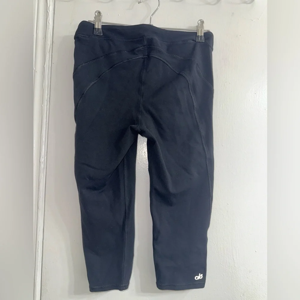 Alo yoga high rise cropped pants size Small 16”